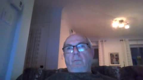 Snapshot of bernard1102 chatting on December 9, 2024, 11:36 am bernard1102 online show from December 9, 2024, 11:36 am