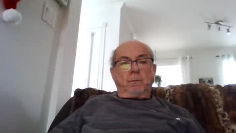 Snapshot of bernard1102 chatting on December 18, 2024, 1:34 pm bernard1102 online show from December 18, 2024, 1:34 pm