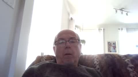 Snapshot of bernard1102 chatting on December 26, 2024, 5:30 pm bernard1102 online show from December 26, 2024, 5:30 pm