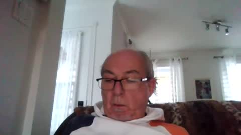 Snapshot of bernard1102 chatting on December 31, 2024, 1:19 pm bernard1102 online show from December 31, 2024, 1:19 pm