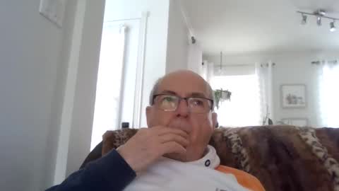 Snapshot of bernard1102 chatting on January 27, 2025, 6:20 pm bernard1102 online show from January 27, 2025, 6:20 pm