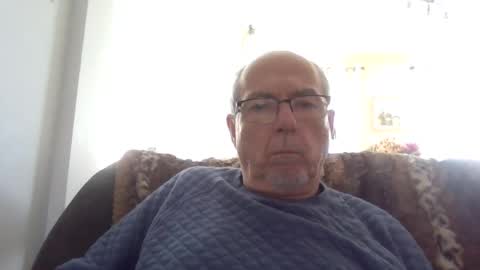 Snapshot of bernard1102 chatting on October 4, 2025, 5:55 pm bernard1102 online show from October 4, 2025, 5:55 pm