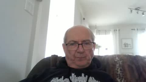 bernard1102 online show from May 2, 2026, 1:49 pm