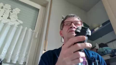 bernie6004 online show from March 1, 2026, 11:56 am