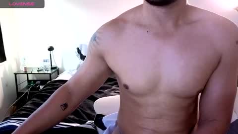 Snapshot of berriess_ chatting on October 18, 2025, 12:06 pm berriess_ online show from October 18, 2025, 12:06 pm