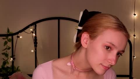 Snapshot of berrryjelly chatting on May 15, 2026, 11:50 am Hi Im NikaComing back online on Monday 3 online show from May 15, 2026, 11:50 am