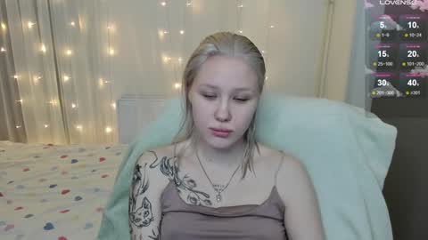 Snapshot of best_trip chatting on January 30, 2025, 2:06 am Danny and Kira online show from January 30, 2025, 2:06 am