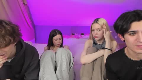 Snapshot of best_trip chatting on March 2, 2025, 2:43 pm Danny and Kira online show from March 2, 2025, 2:43 pm