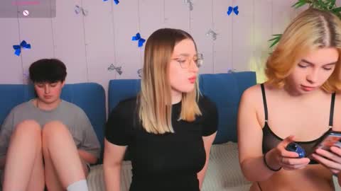 Danny and Kira online show from December 16, 2025, 2:33 pm