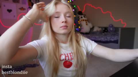 Snapshot of bestblondiiecb chatting on December 21, 2024, 5:29 pm Chloe Next stream on Friday online show from December 21, 2024, 5:29 pm