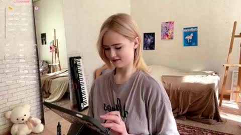 Hinata online show from March 13, 2026, 4:30 am