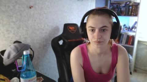 Snapshot of beverly_yay chatting on April 28, 2026, 3:22 am beverly_yay online show from April 28, 2026, 3:22 am