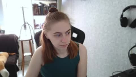 Snapshot of beverly_yay chatting on May 10, 2026, 8:41 am beverly_yay online show from May 10, 2026, 8:41 am