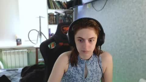 Snapshot of beverly_yay chatting on June 8, 2026, 2:39 pm beverly_yay online show from June 8, 2026, 2:39 pm