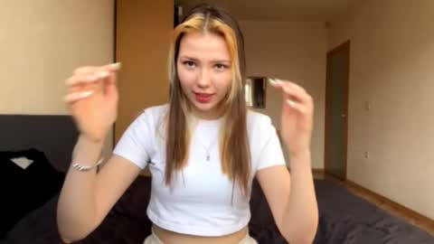 Snapshot of bevvanwoert chatting on February 25, 2026, 7:29 am Bella online show from February 25, 2026, 7:29 am