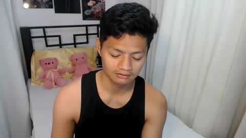 bhillrhey121103 online show from April 22, 2026, 3:31 am