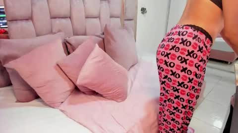 biancaa_naviss online show from November 6, 2025, 9:59 pm