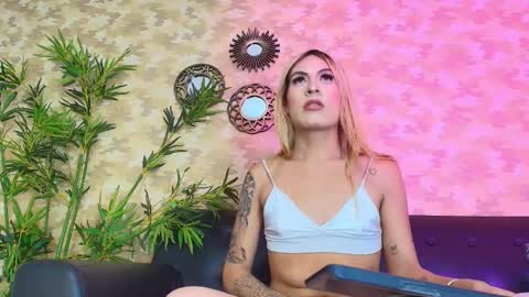 Snapshot of biancamonroe_ chatting on February 24, 2025, 4:15 pm Bianca online show from February 24, 2025, 4:15 pm