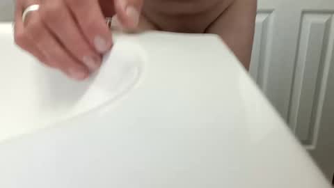 bibottom68942 online show from October 24, 2025, 8:33 am