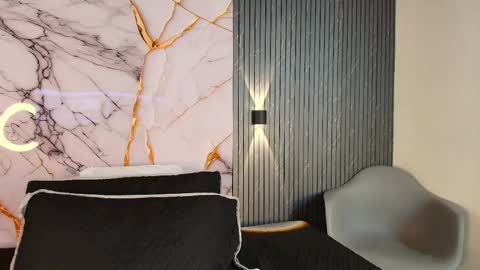 Tell me Sophia  online show from April 15, 2026, 8:20 pm