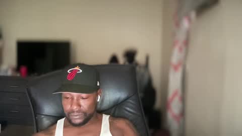 Snapshot of bigbackwoodcali chatting on October 8, 2025, 10:29 pm bigbackwoodcali online show from October 8, 2025, 10:29 pm