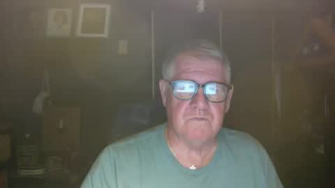 Snapshot of bigbeerdrinker1 chatting on April 27, 2026, 3:37 am bigbeerdrinker online show from April 27, 2026, 3:37 am