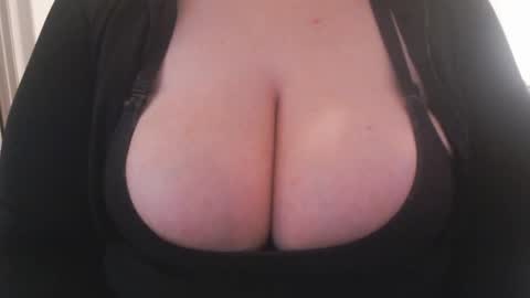 bigbittiesandfun online show from January 20, 2025, 8:09 am