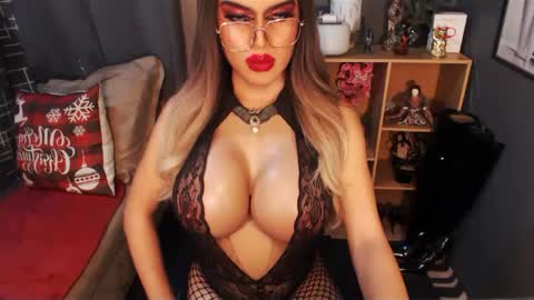 Snapshot of bigbomblhoraine chatting on February 9, 2025, 4:18 pm Loraine Cruz online show from February 9, 2025, 4:18 pm