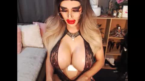 Snapshot of bigbomblhoraine chatting on September 16, 2025, 5:47 pm Loraine Cruz online show from September 16, 2025, 5:47 pm