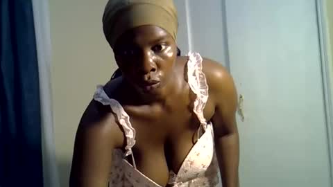 Vee online show from October 25, 2025, 8:25 pm