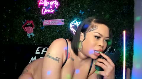 Snapshot of bigbuttsarena chatting on December 11, 2024, 2:44 pm bigbuttsarena online show from December 11, 2024, 2:44 pm