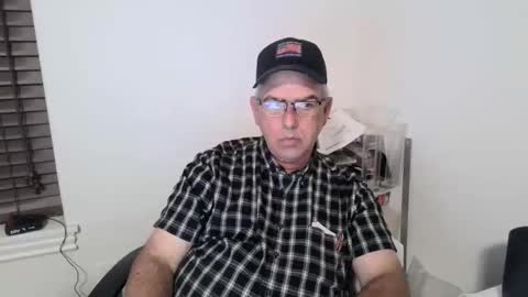 Snapshot of bigdylan17 chatting on November 16, 2025, 12:38 am Dylan 56 Taleah 53 online show from November 16, 2025, 12:38 am