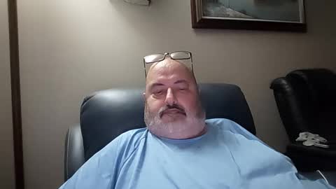 bigfuzzyteddybear online show from December 3, 2025, 5:04 am