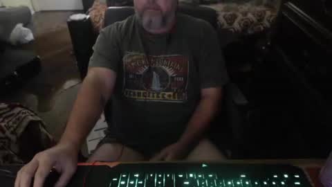 Snapshot of bighugmugg chatting on November 17, 2025, 10:04 pm bighugmugg online show from November 17, 2025, 10:04 pm