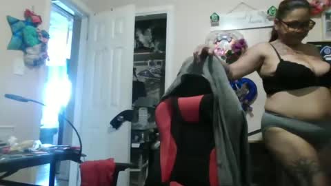 Snapshot of bigolemini chatting on September 12, 2025, 3:34 pm the Mini mami online show from September 12, 2025, 3:34 pm