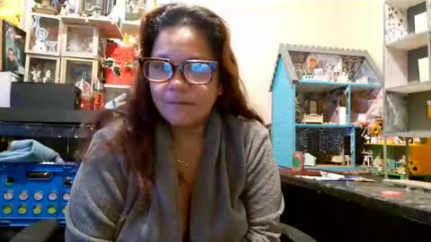 the Mini mami online show from November 4, 2025, 9:19 am