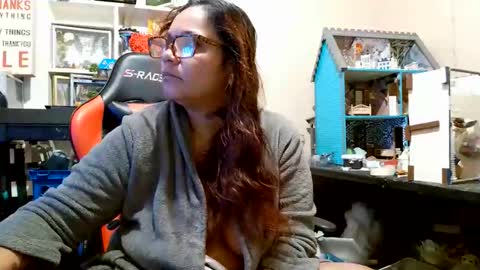 the Mini mami online show from November 13, 2025, 12:48 pm