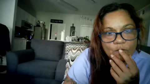 the Mini mami online show from November 19, 2025, 5:02 pm