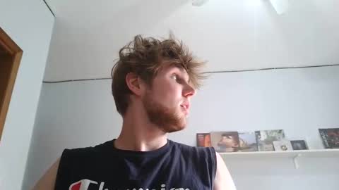 Snapshot of bigskinnyboyshh chatting on May 4, 2026, 10:17 pm bigskinnyboyshh online show from May 4, 2026, 10:17 pm