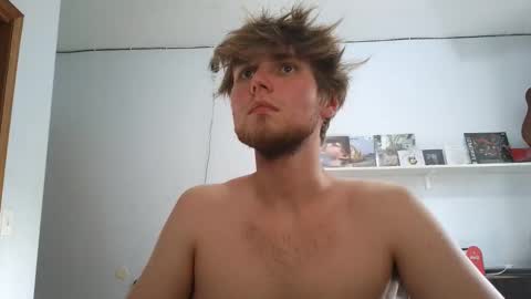Snapshot of bigskinnyboyshh chatting on May 14, 2026, 10:38 pm bigskinnyboyshh online show from May 14, 2026, 10:38 pm