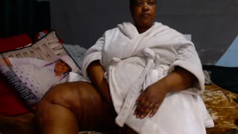 bigsuperbutt online show from June 18, 2026, 8:24 pm