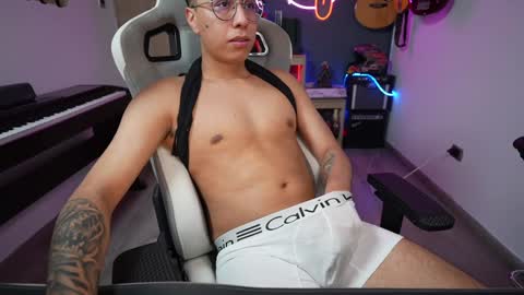 bigxboy96 online show from February 3, 2025, 7:40 am