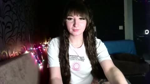 Snapshot of birdie_kiss chatting on February 10, 2026, 9:41 pm birdie_kiss online show from February 10, 2026, 9:41 pm