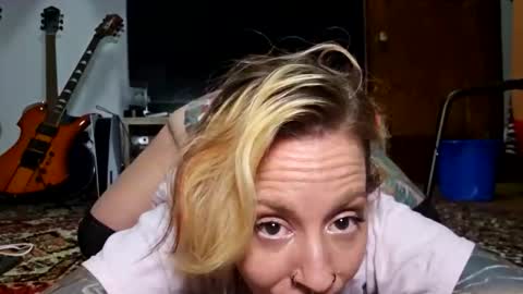 Snapshot of bizzybambino chatting on November 29, 2025, 3:31 am bizzybambino online show from November 29, 2025, 3:31 am