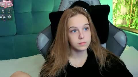 Julia online show from September 21, 2025, 9:11 am