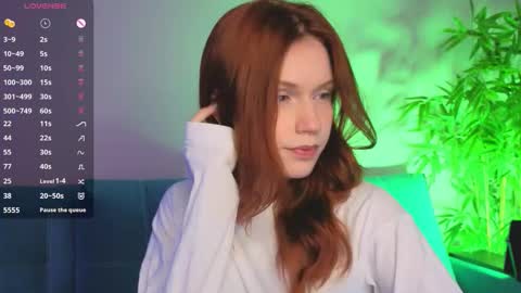 Julia online show from November 25, 2025, 4:18 pm