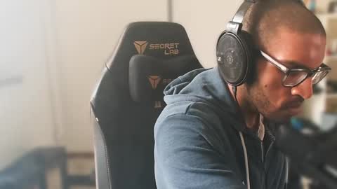 Master online show from April 12, 2026, 9:47 am