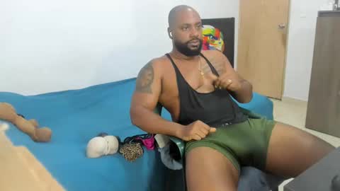 Snapshot of black_man_sexy chatting on October 22, 2025, 12:11 am BIGCOCK online show from October 22, 2025, 12:11 am