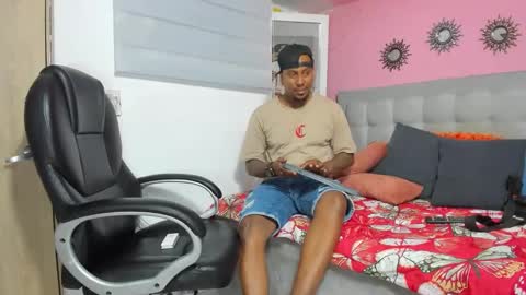 Snapshot of black_men22_ chatting on June 9, 2026, 8:31 pm B L A C K M E N online show from June 9, 2026, 8:31 pm