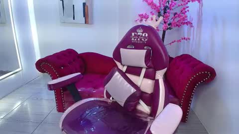 Rousse  online show from November 16, 2025, 3:39 pm